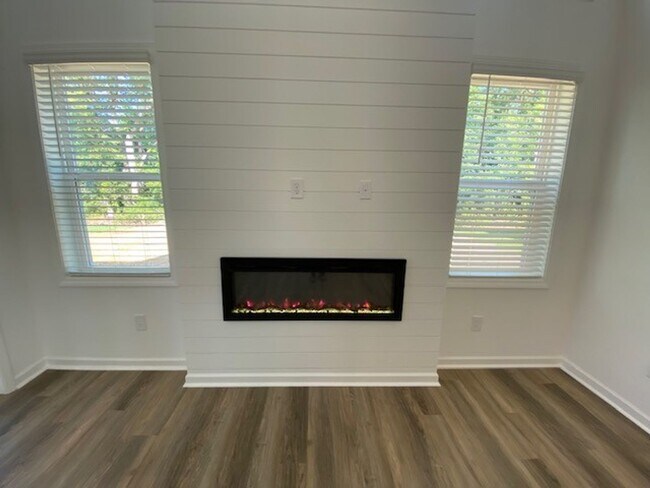 Building Photo - Brand new 3 bedroom 2.5 bath home in Leland
