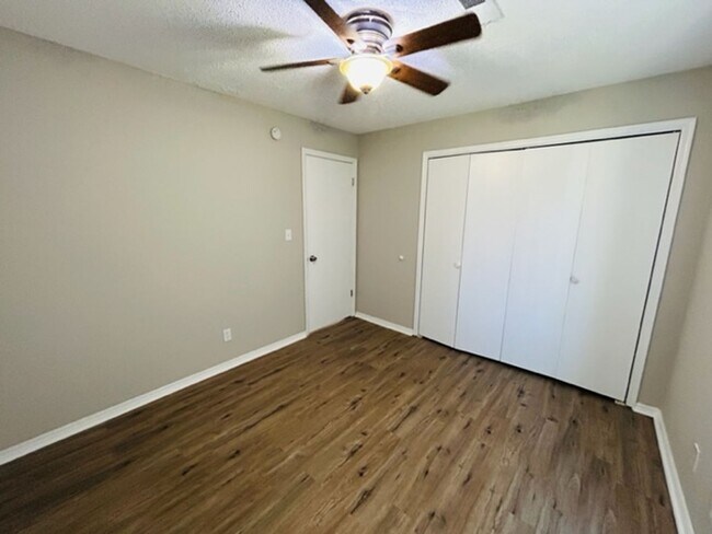 Building Photo - 2902 6th St.