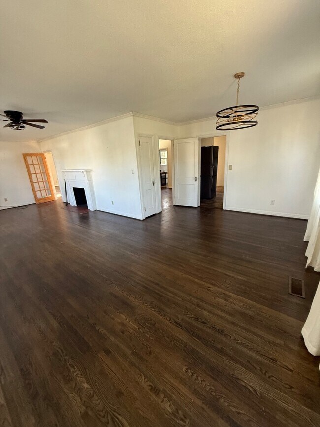 Building Photo - 5 Beverly Heights