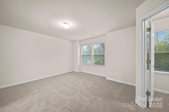 Building Photo - 711 Lackey St