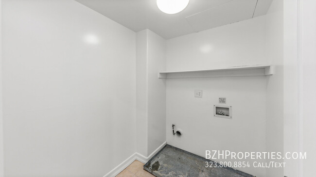 Building Photo - Renovated 2Bedroom 2Bathroom In Prime West LA