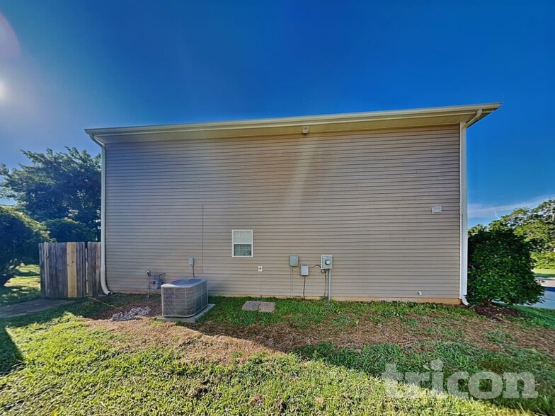 Building Photo - 2918 Tall Oaks Dr