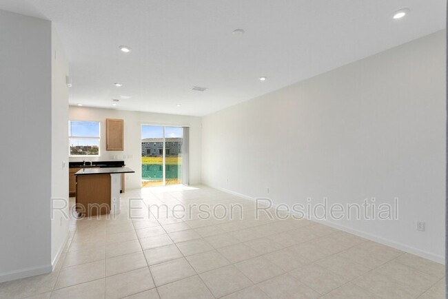 Building Photo - 999 Spring Palms Lp