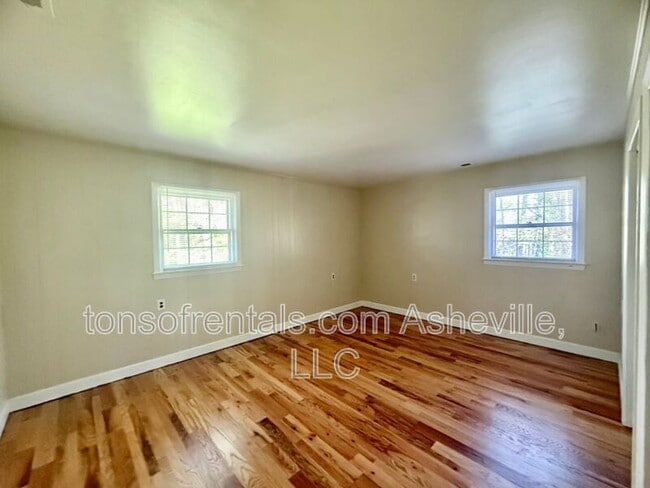 Building Photo - 161 Dogwood Dr