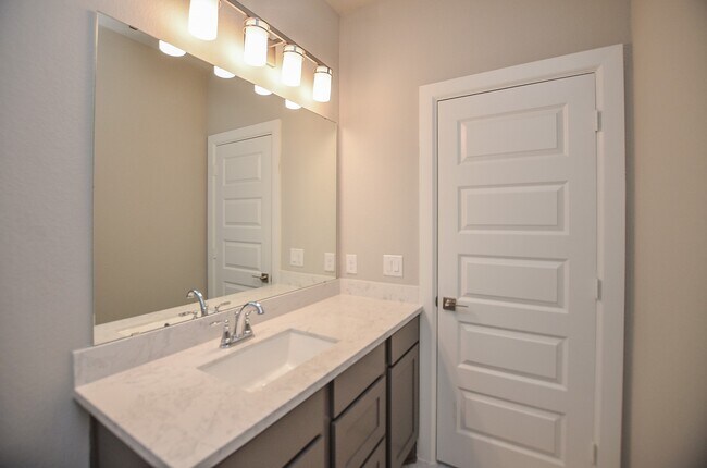 Building Photo - 7610 Blue Finch Ln