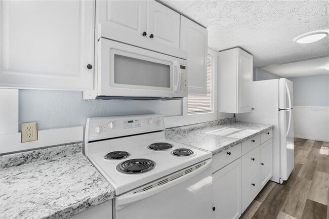 Building Photo - 2000 43rd St S