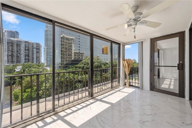 Building Photo - 1925 Brickell Ave