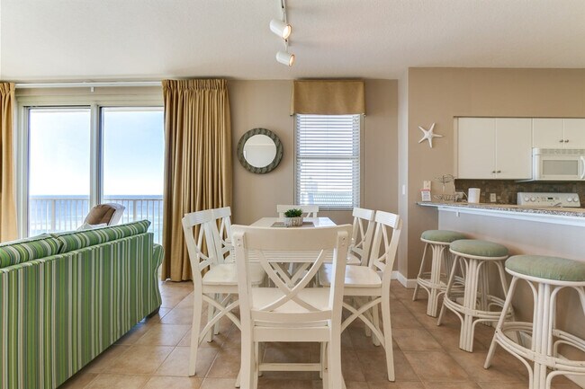 Building Photo - 9900 S Thomas Dr