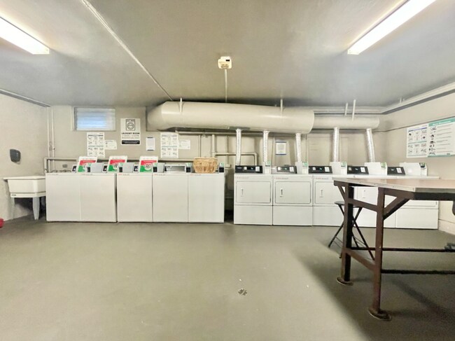 Building Photo - 1914 University Ave