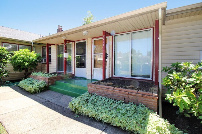 Building Photo - renwr09