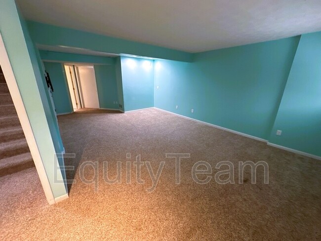 Building Photo - 9328 Hunters Creek Dr