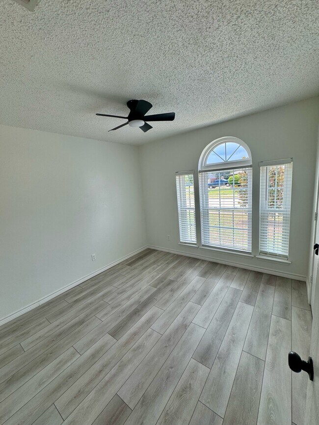 Building Photo - 2304 Corral Dr