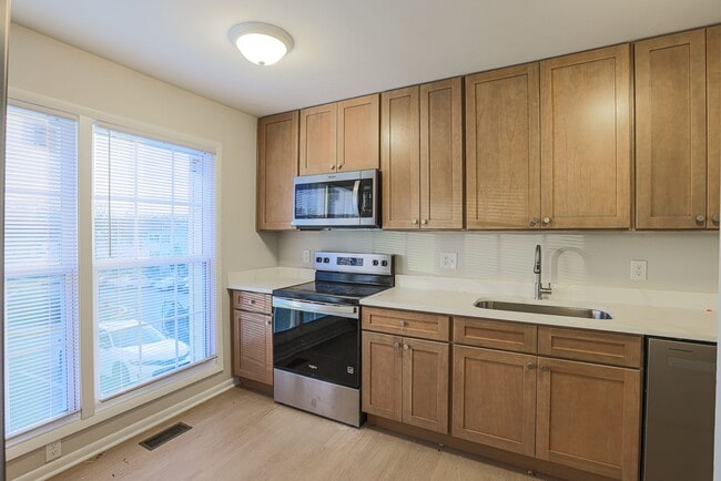 Building Photo - Rosedale 3BR 1/5 Bath now Available!!