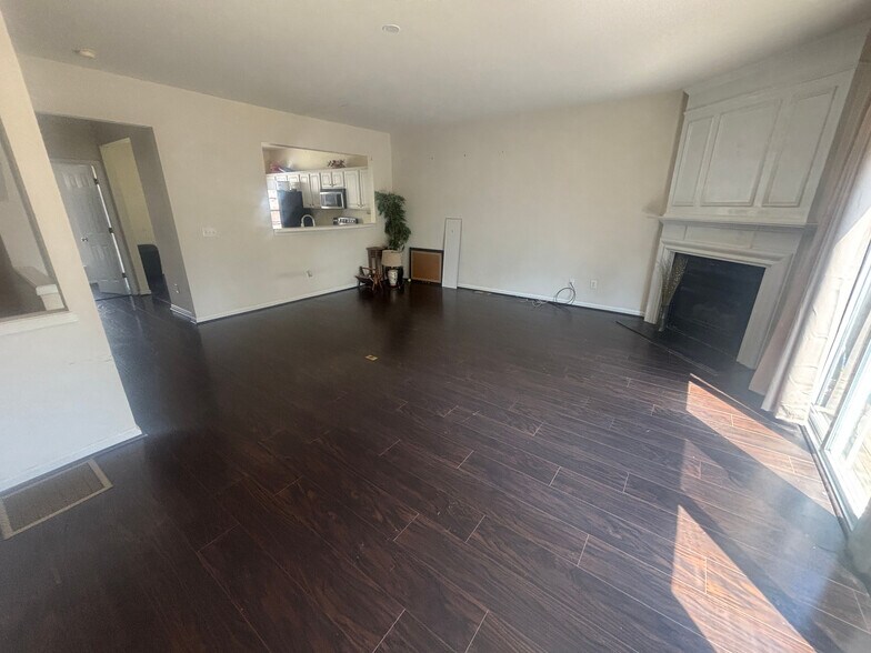 Building Photo - Room in Townhome on Ruby Walk Dr