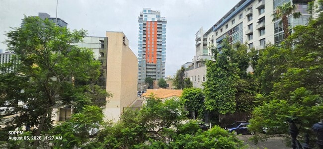 Building Photo - 1501 Front St