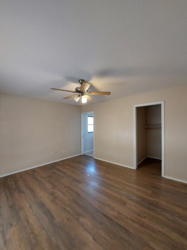 Building Photo - 801 SW 10th Pl