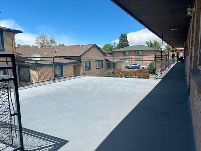 Building Photo - Fully Updated One Bedroom Upstairs Reno...
