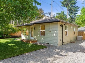 Building Photo - Light-Filled, Fully Remodeled 2?Bed / 1?Ba...
