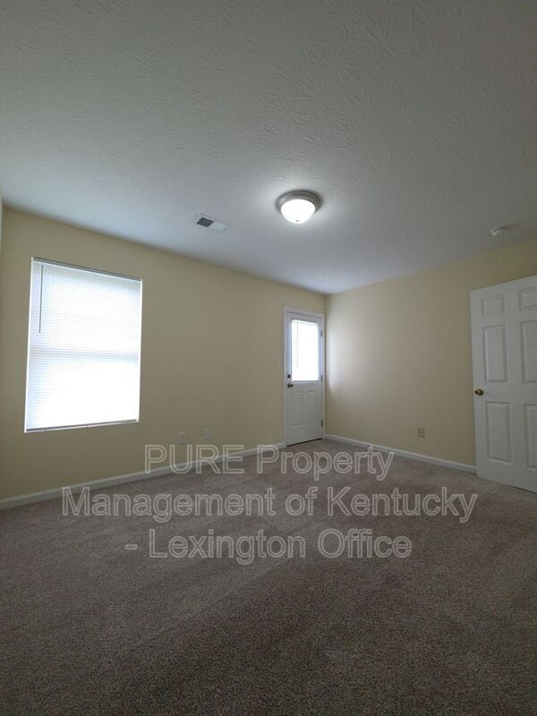 Building Photo - 291 Grinder Ct