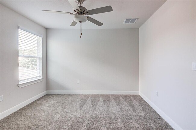 Building Photo - 15610 Ellinger Dr