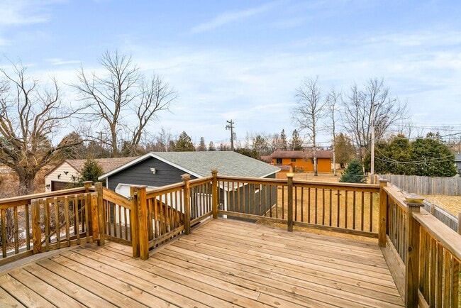 Building Photo - 5116 Ivanhoe St