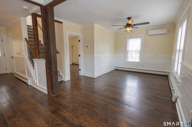 Building Photo - 387 Buckland St