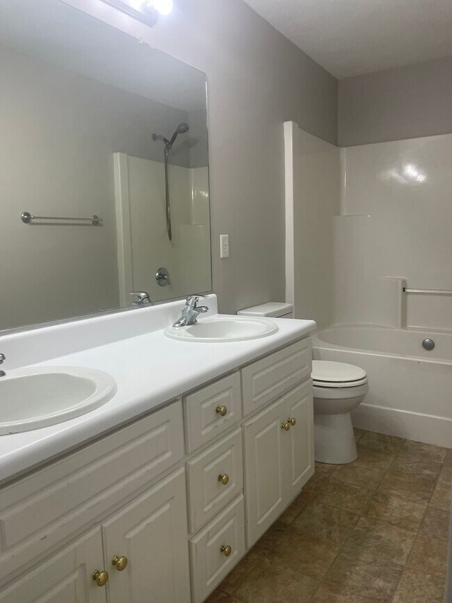 Building Photo - 449 Northrop Pl