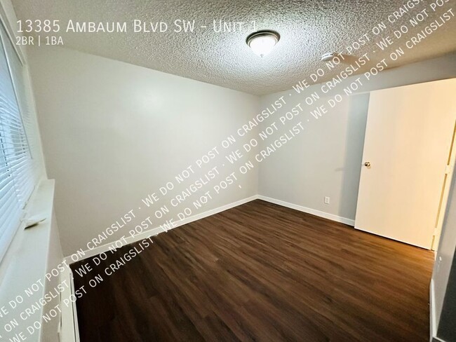 Building Photo - Burien - Updated 2 Bedroom / 1 Bath