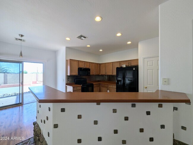 Building Photo - 1530 E Branham Ln