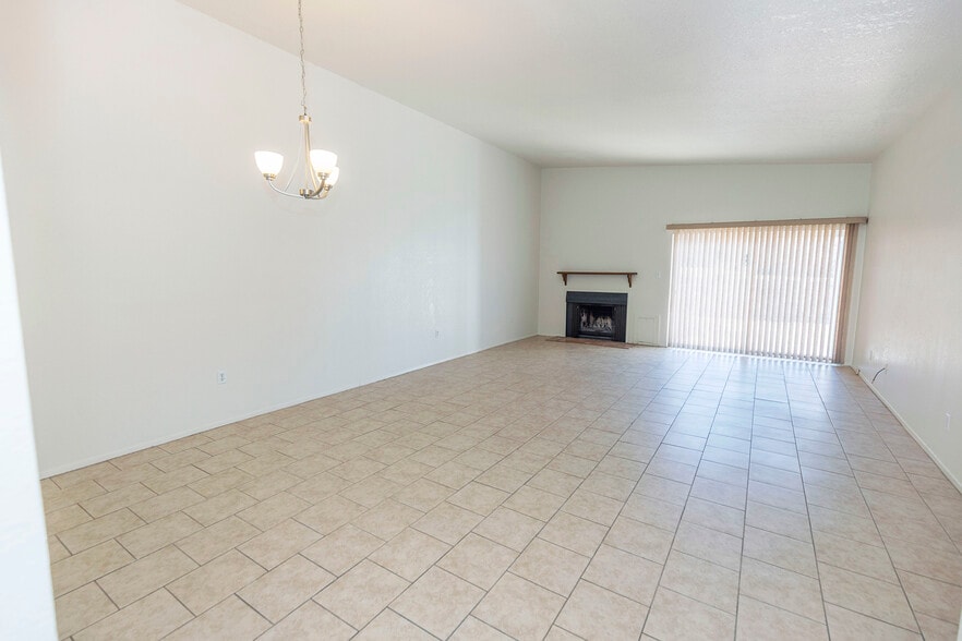 Building Photo - 3030 Hillrise Dr