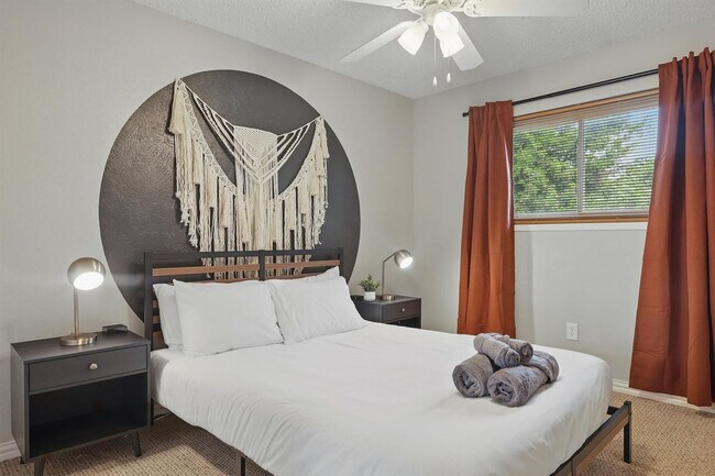 Building Photo - 5830 Jester Dr