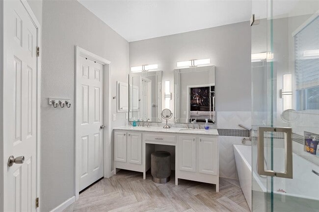 Building Photo - 4129 Travis Country Cir