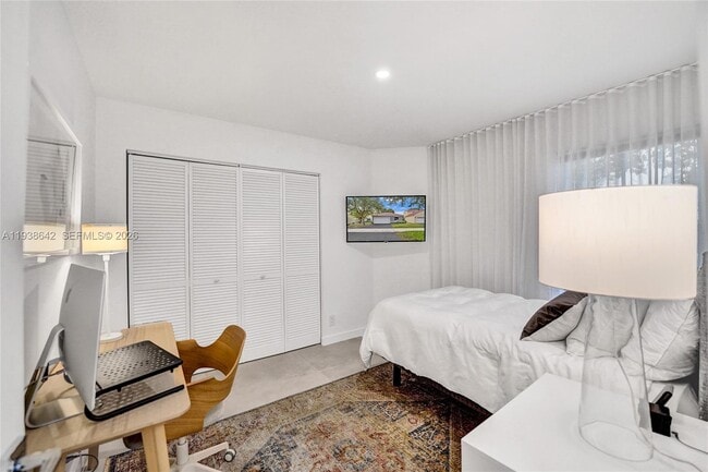 Building Photo - 648 Sand Creek Cir