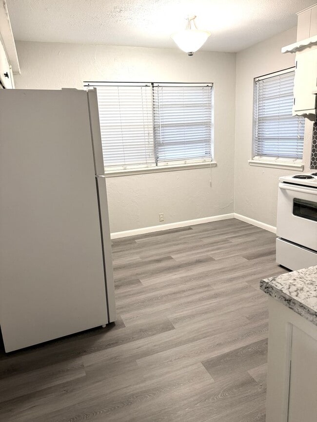 Building Photo - Updated 3 bedroom Near SWOSU $1.200/month