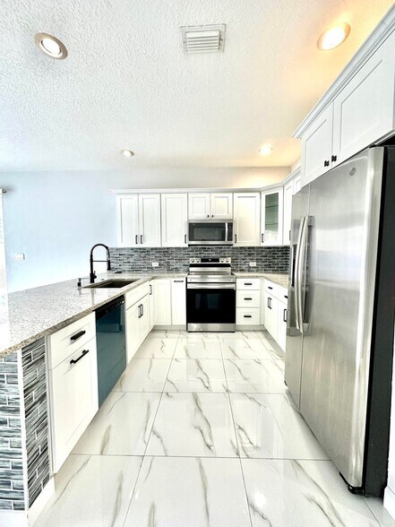 Building Photo - 1219 Baycourt Is