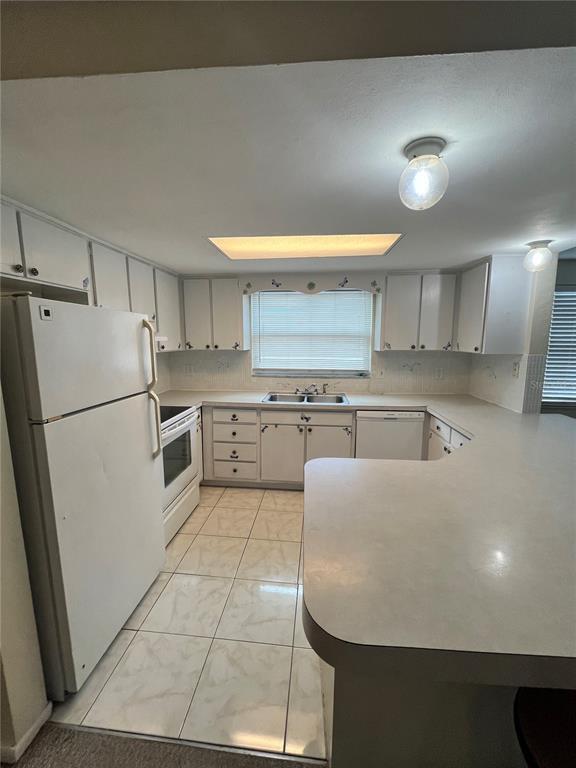 Building Photo - 7403 Populus Dr