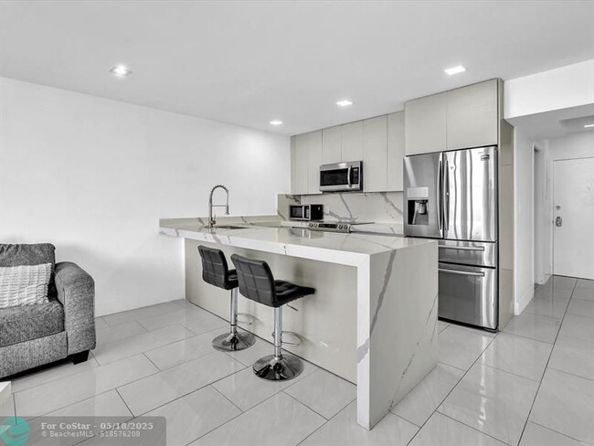 Building Photo - 3725 S Ocean Dr