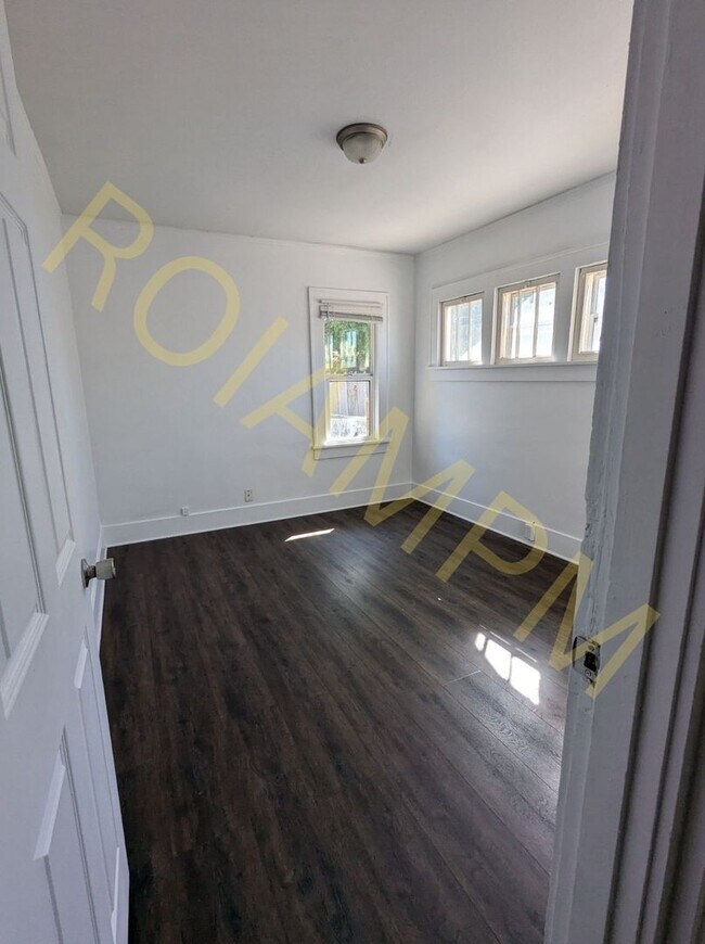 Building Photo - 359 2nd Ave N