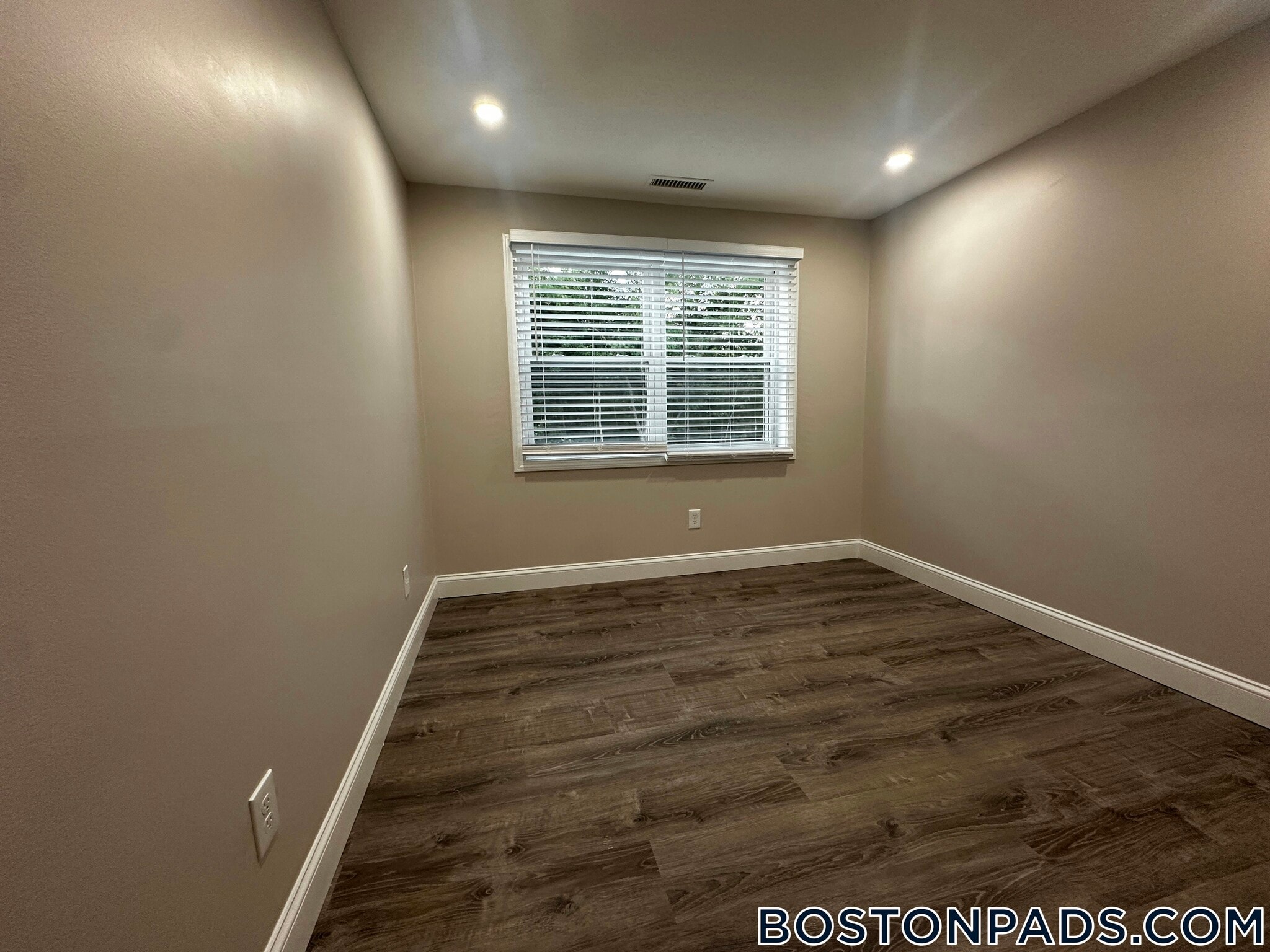 Building Photo - 25 Kenmar Dr
