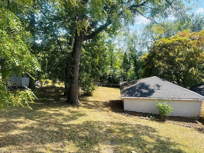 Building Photo - 226 Walnut St