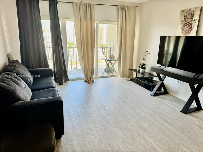 Primary Photo - 300 Bayview Dr