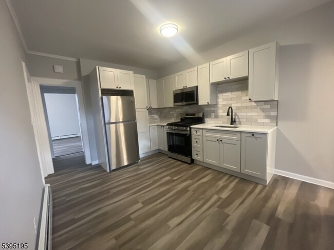 Building Photo - 84 Westervelt Pl