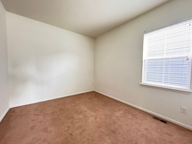 Building Photo - Beautiful Home Southeast Ft. Collilns