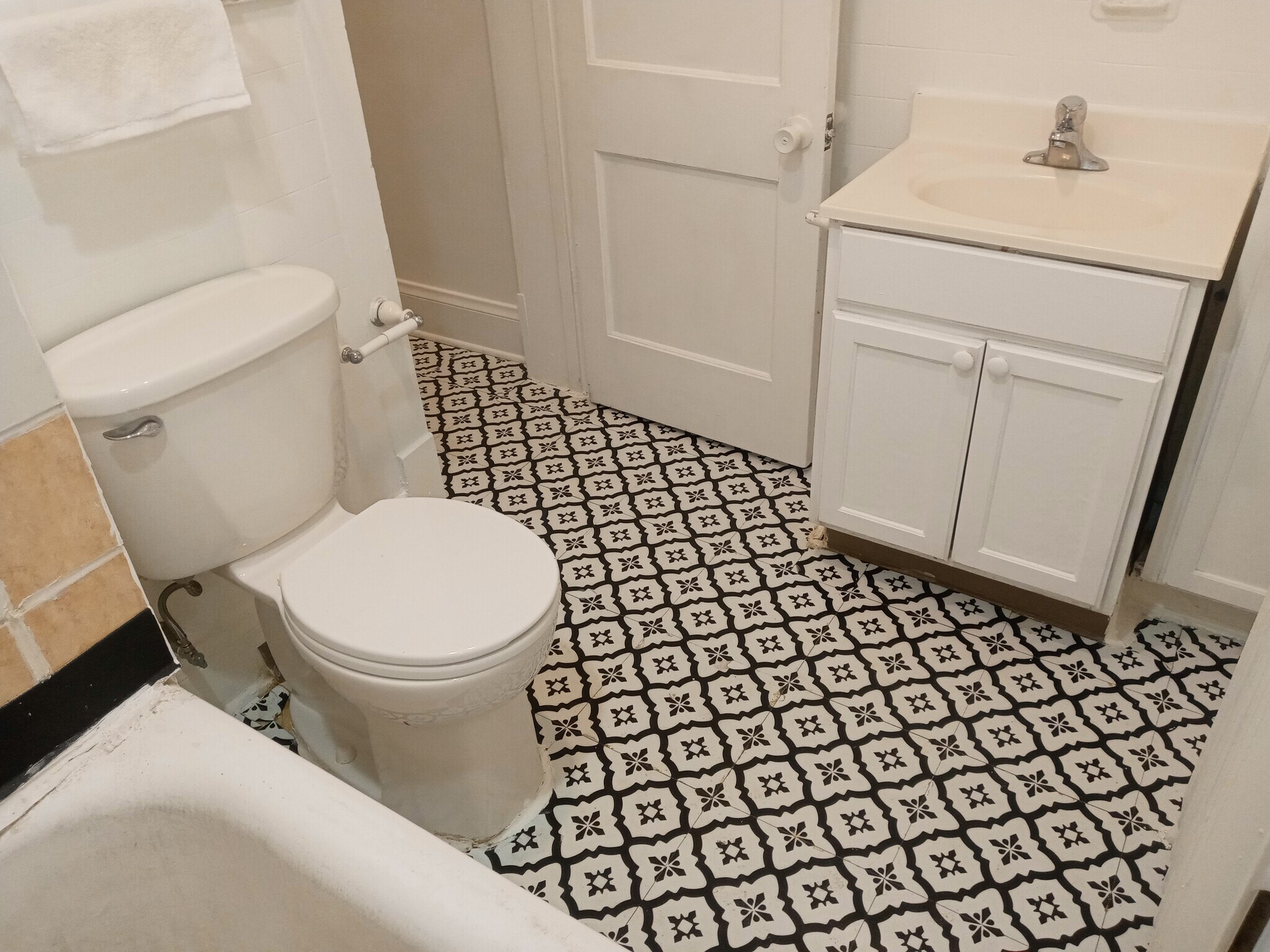 Building Photo - 1210 Erie St