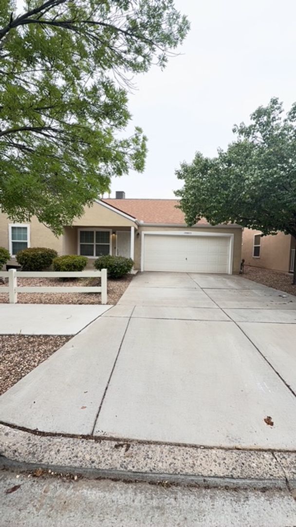 Building Photo - Discover this 3-bedroom, 2-bath home in northwest Albuquerque