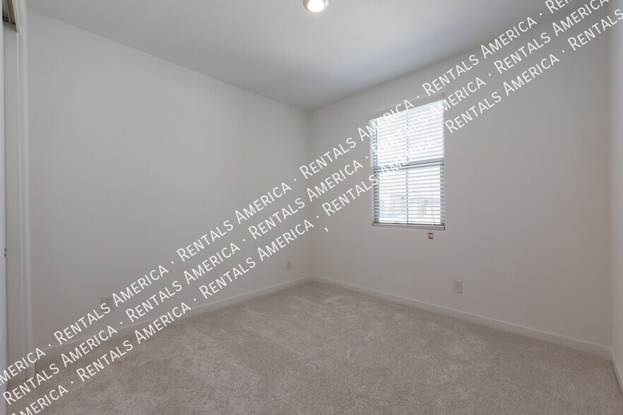 Building Photo - 8907 W Solano Dr