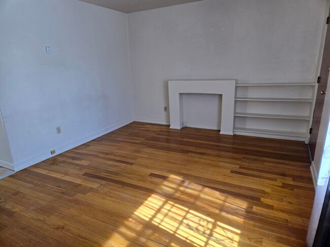 Building Photo - 1013 6th St NW