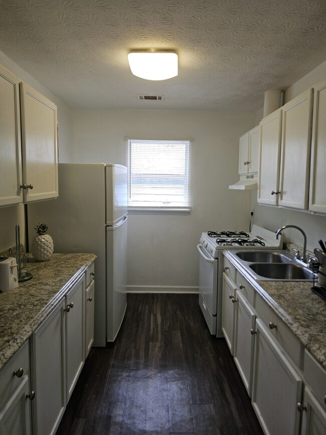 Building Photo - 1173 Moton Ave SW