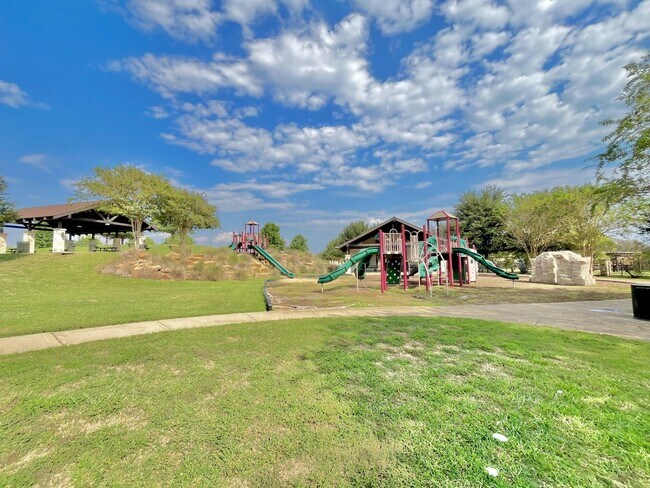 Building Photo - For Lease | 3 Bed, 2 Bath | 1,766 Sq Ft | ...