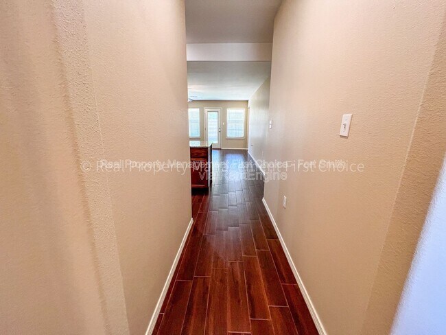 Building Photo - 420 Ridge Point Dr